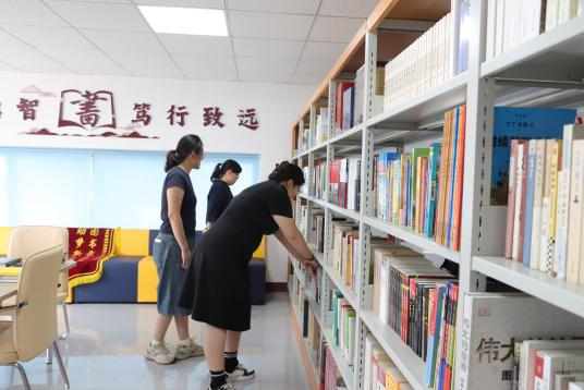 书香焕新,悦读启航 | 青岛青缆科技有限责任公司职工书屋搬迁改造完成!(图1) 书香焕新,悦读启航 | 青岛青缆科技有限责任公司职工书屋搬迁改造完成!(图1)